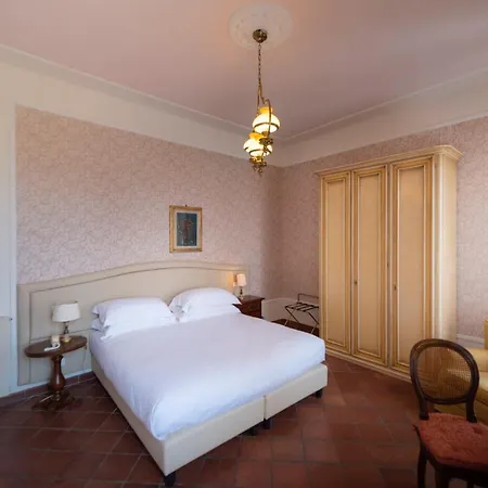 Scacciapensieri Boutique 4* סיינה