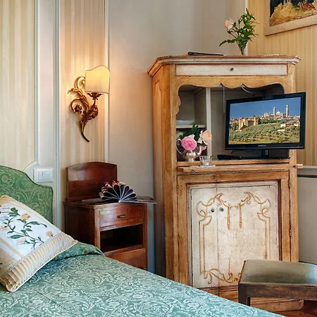 מלון Scacciapensieri Boutique 4*