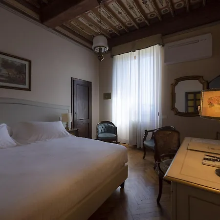 מלון Scacciapensieri Boutique 4*